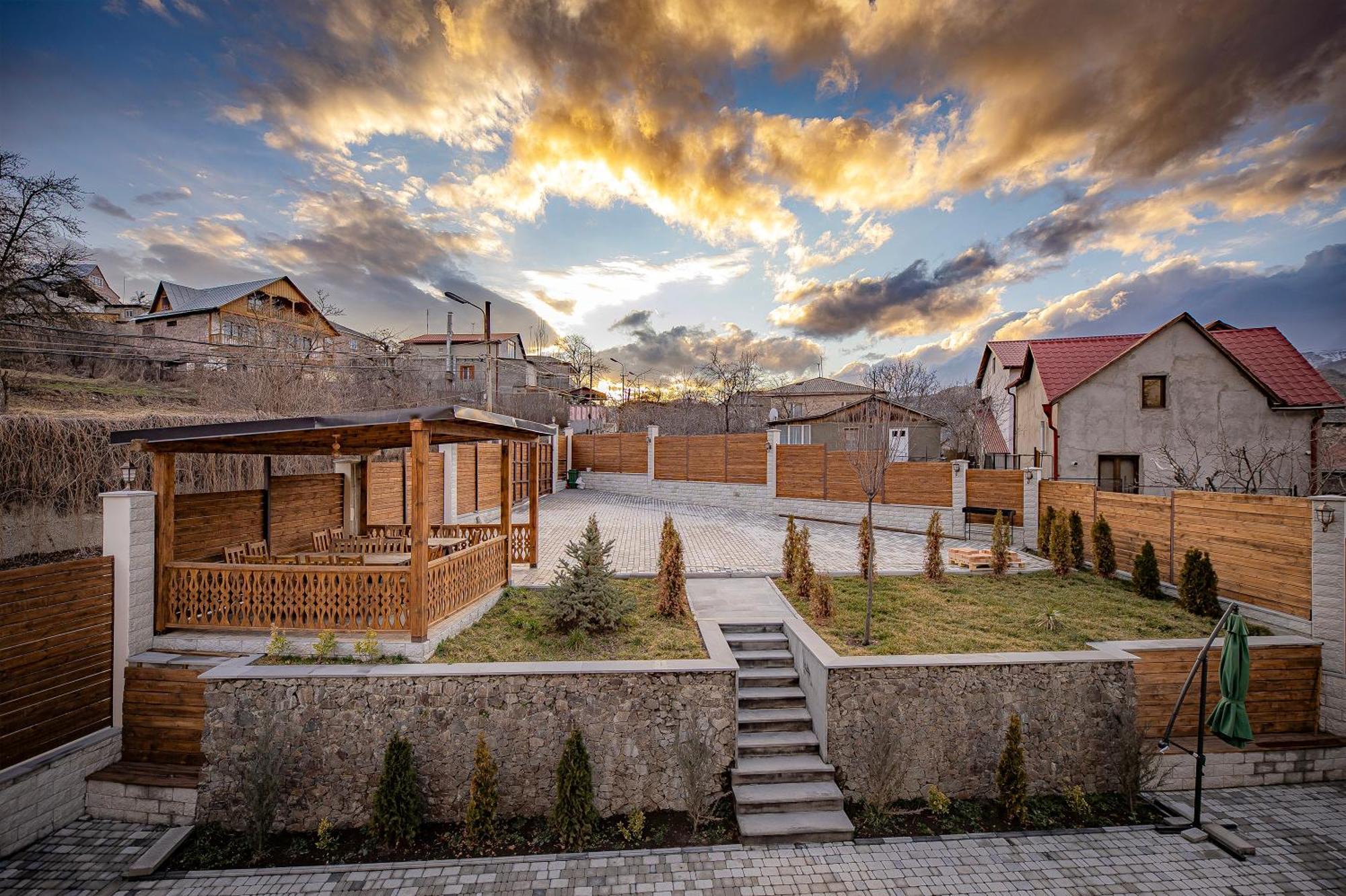 Taniqinn Dilijan Hotel Buitenkant foto