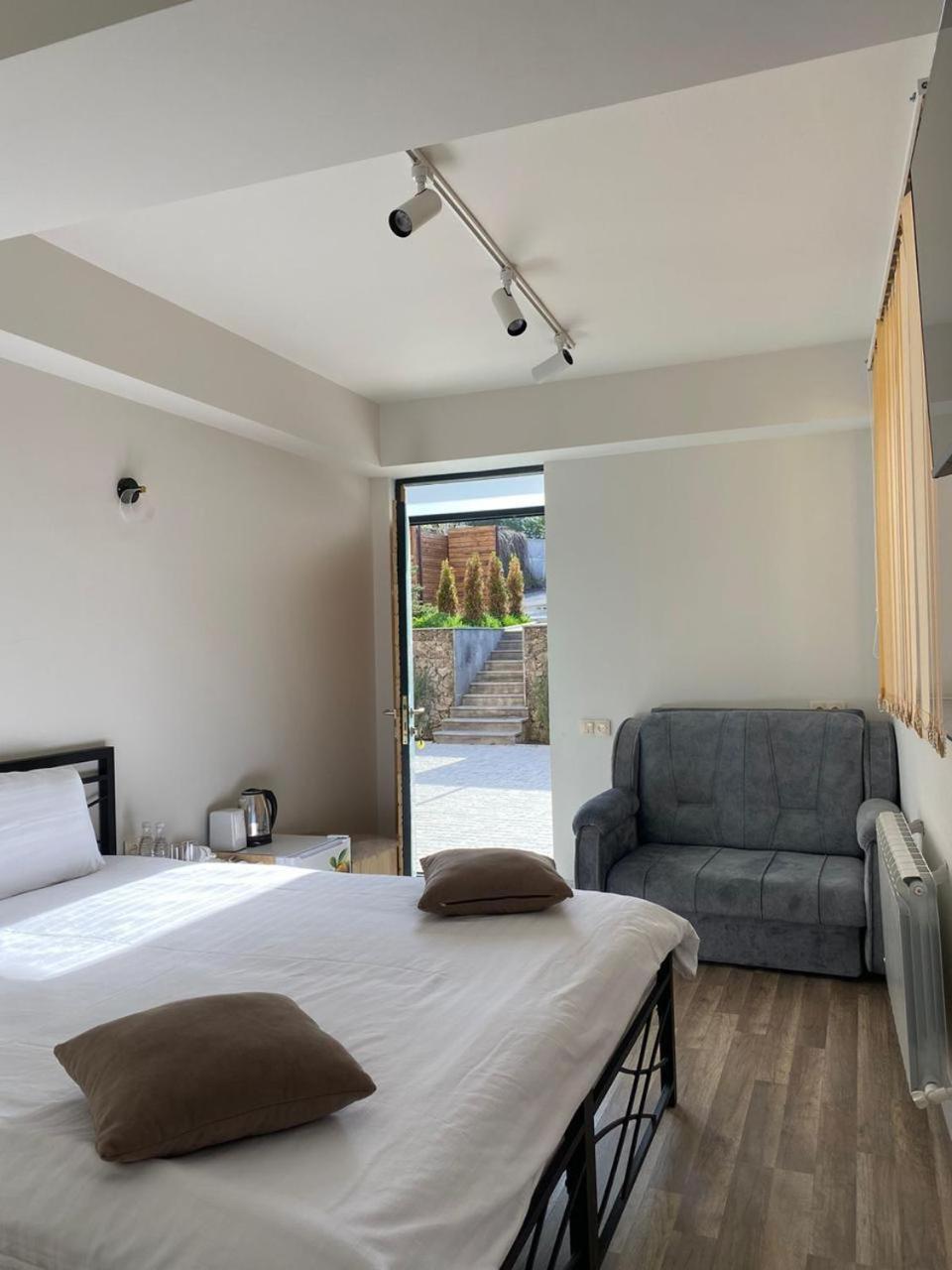 Taniqinn Dilijan Hotel Buitenkant foto